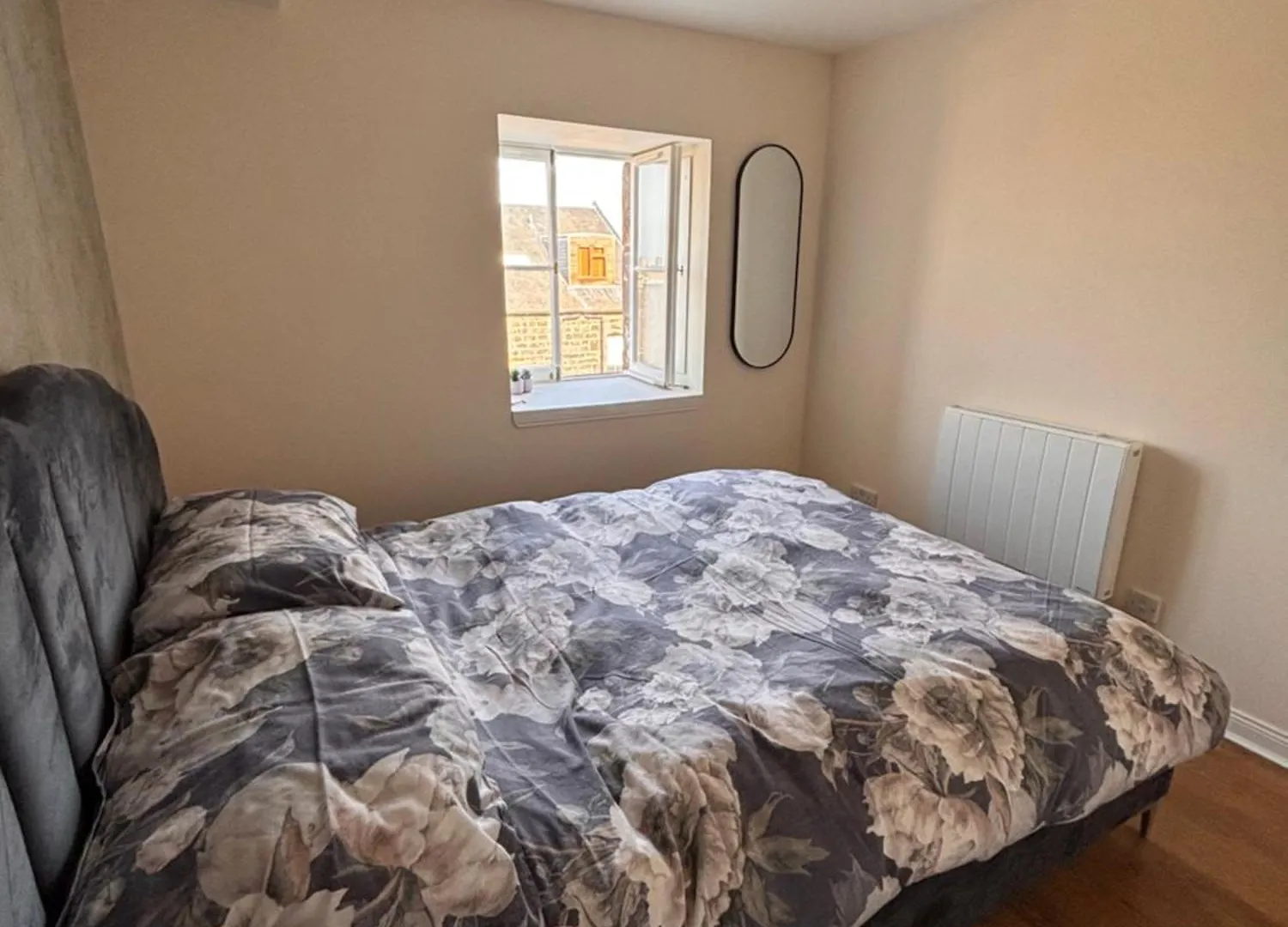 The Shore Modern Edinburgh 2 Bedroom Apartment