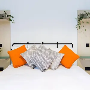 The Plywood Flat, Modern Style In A Traditional Tenement Edimburgo