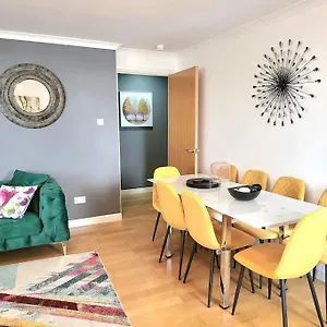 Beautiful Ocean Drive Apt-7 Beds Edinburgh