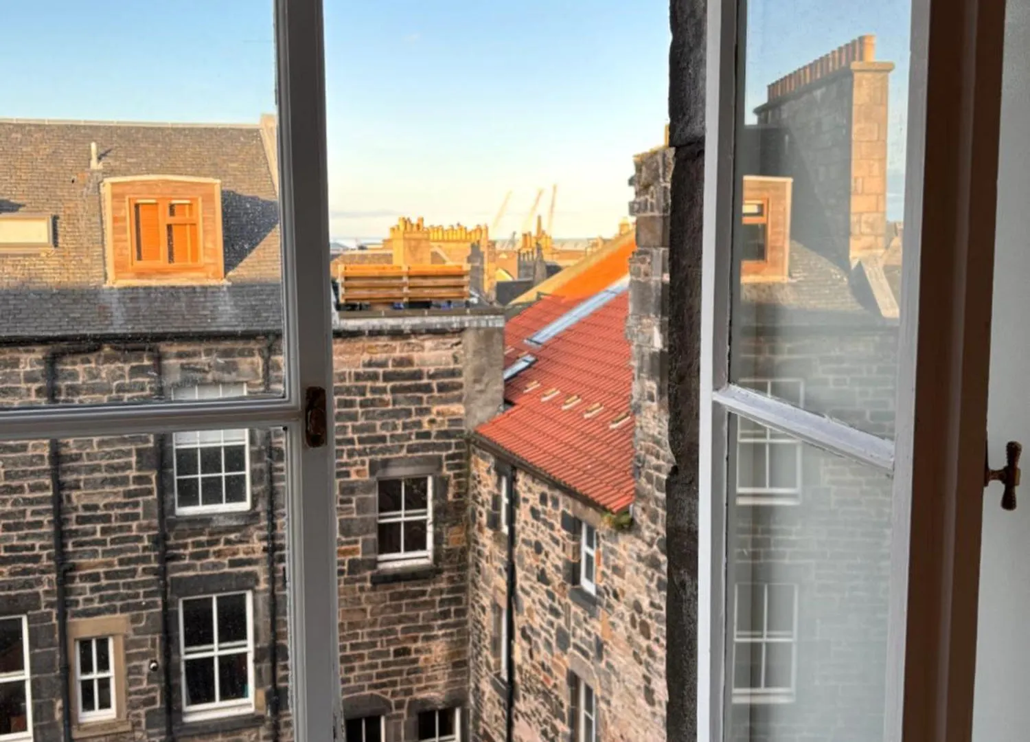 The Shore Modern Edinburgh 2 Bedroom Apartment