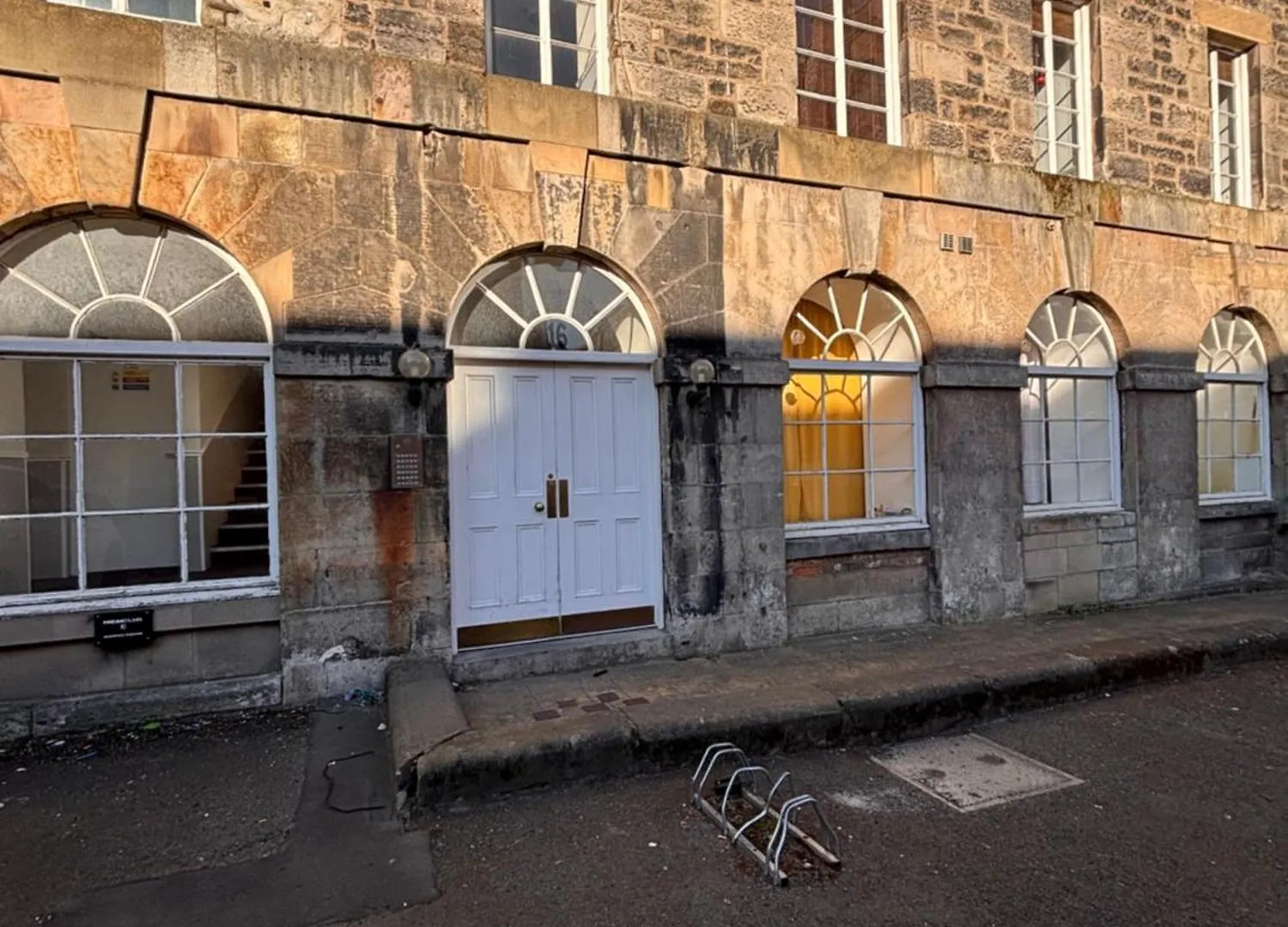 The Shore Modern Edinburgh 2 Bedroom Apartment