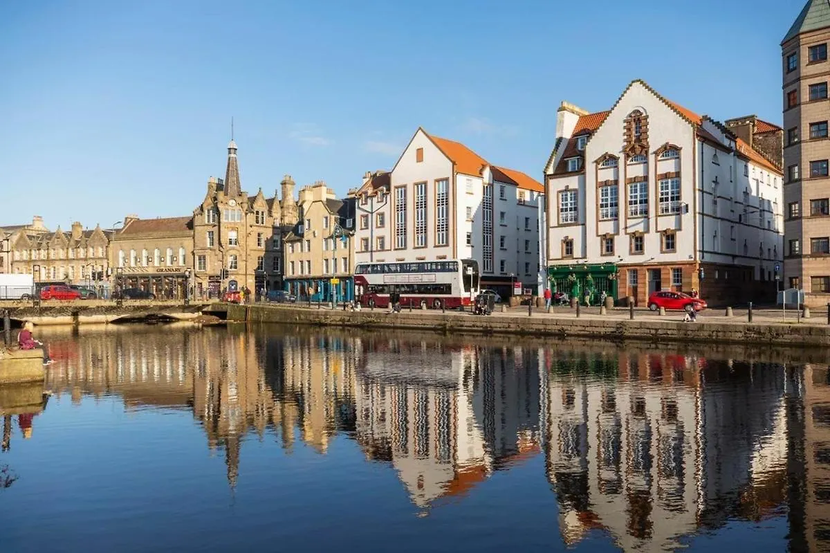 The Shore Modern Edinburgh 2 Bedroom Apartment